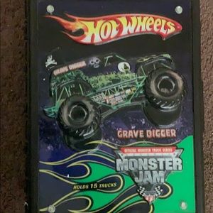 Hot wheels case+ 26 hot wheels